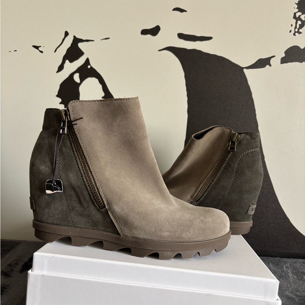 Sorel Women's Suede Wedge Ankle Boots in Taupe and Olive